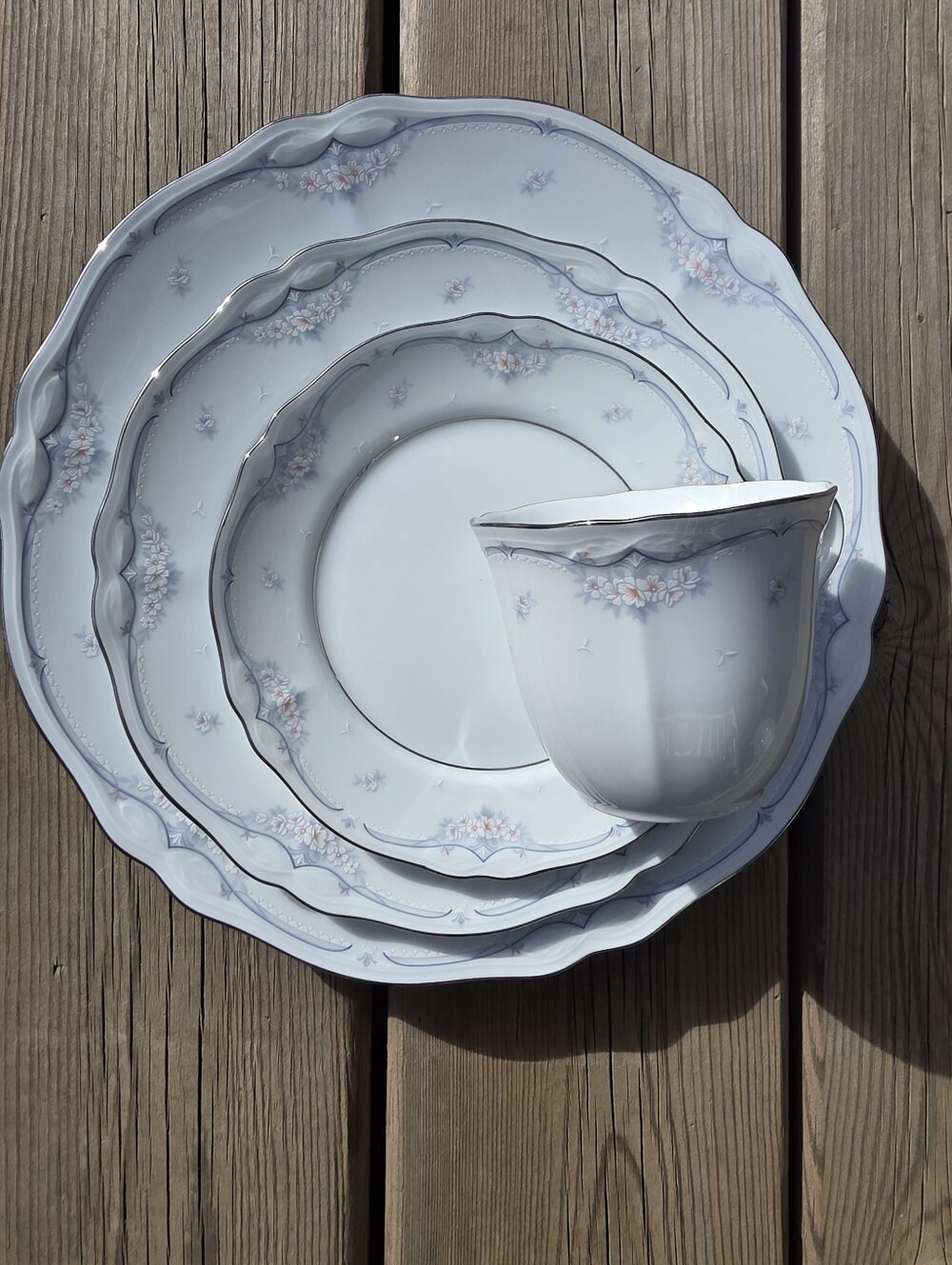 Noritake Sabetha 3805 Fine Porcelain 4 Pc Place Setting Plates Saucer Cup Japan